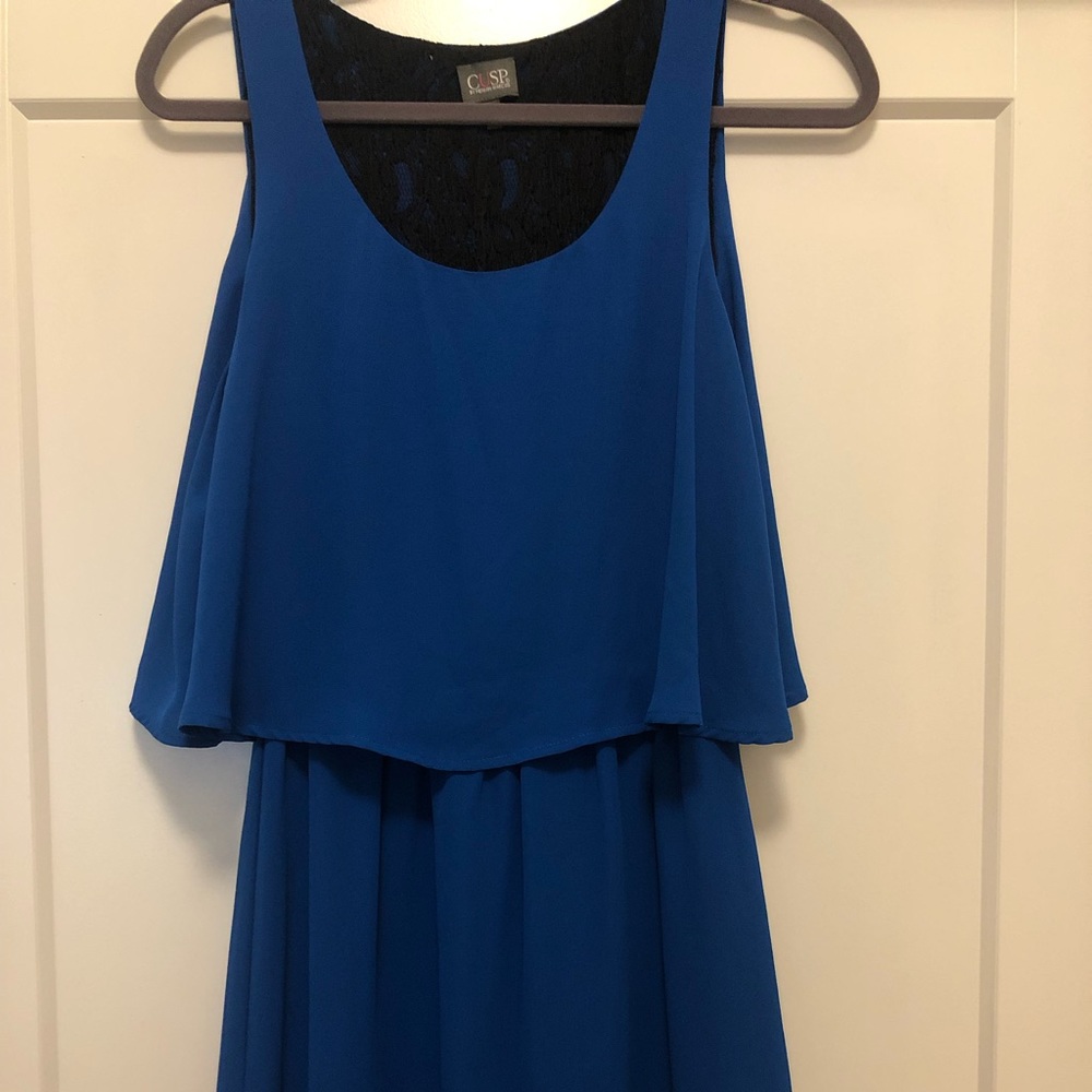 Lightweight dress with lace detailing